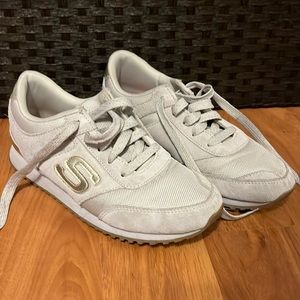 Skechers memory foam sneakers. Size 7